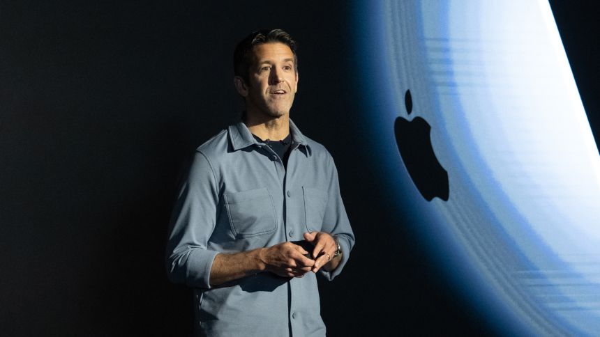 John Ternus adalah CEObaru Apple menggantikan Tim Cook